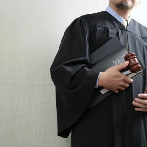 Desiste de prueba pendiente. solicita se de por finalizada le etapa probatoria. se tenga en cuenta declaración de testigo