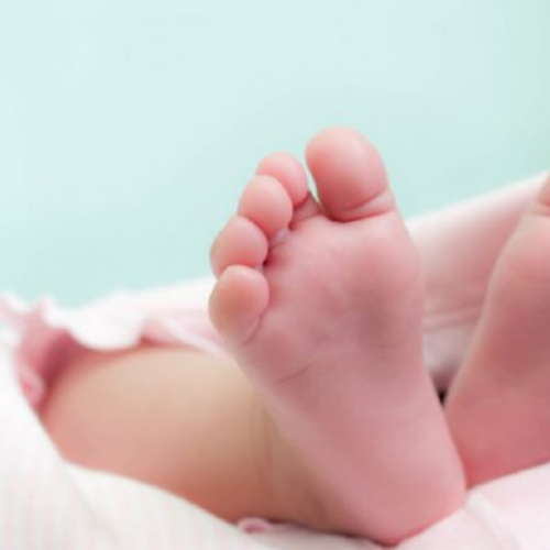 Fijan indemnización por daño moral a favor de una beba por falta de reconocimiento paterno